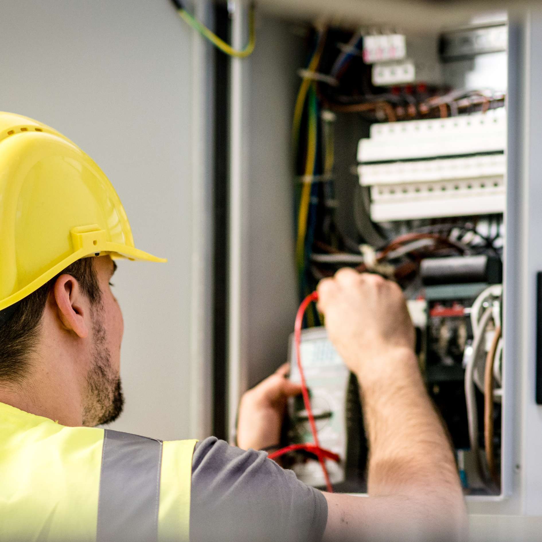 Top 10 Signs It's Time to Call an Electrical Repair Company